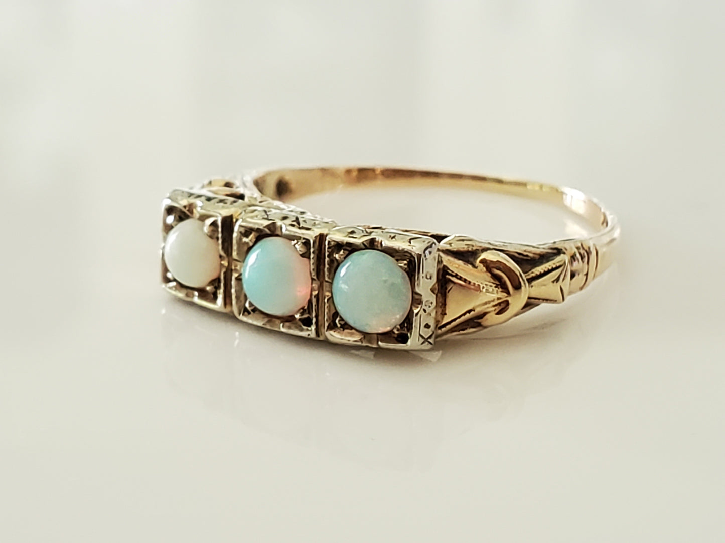 Beautiful Victorian Art Deco Filigree Opal Ring - 14K Gold