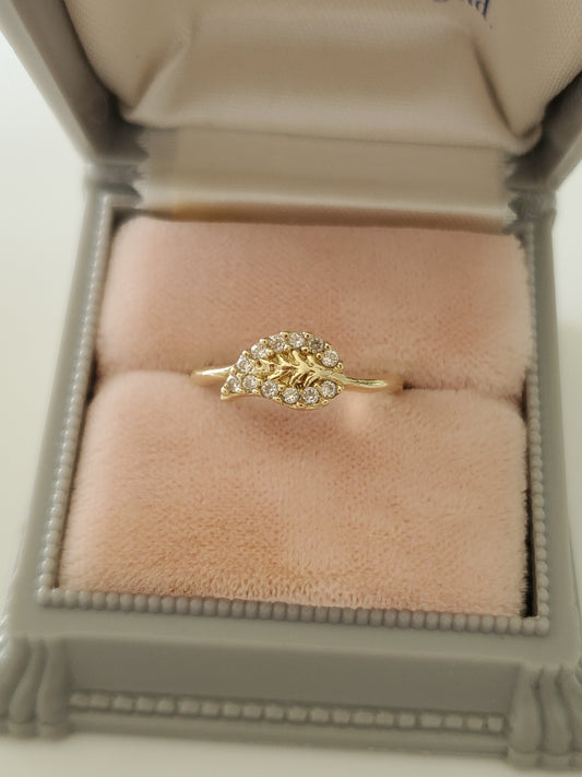 14K Gold – Small Leaf Diamond Ring