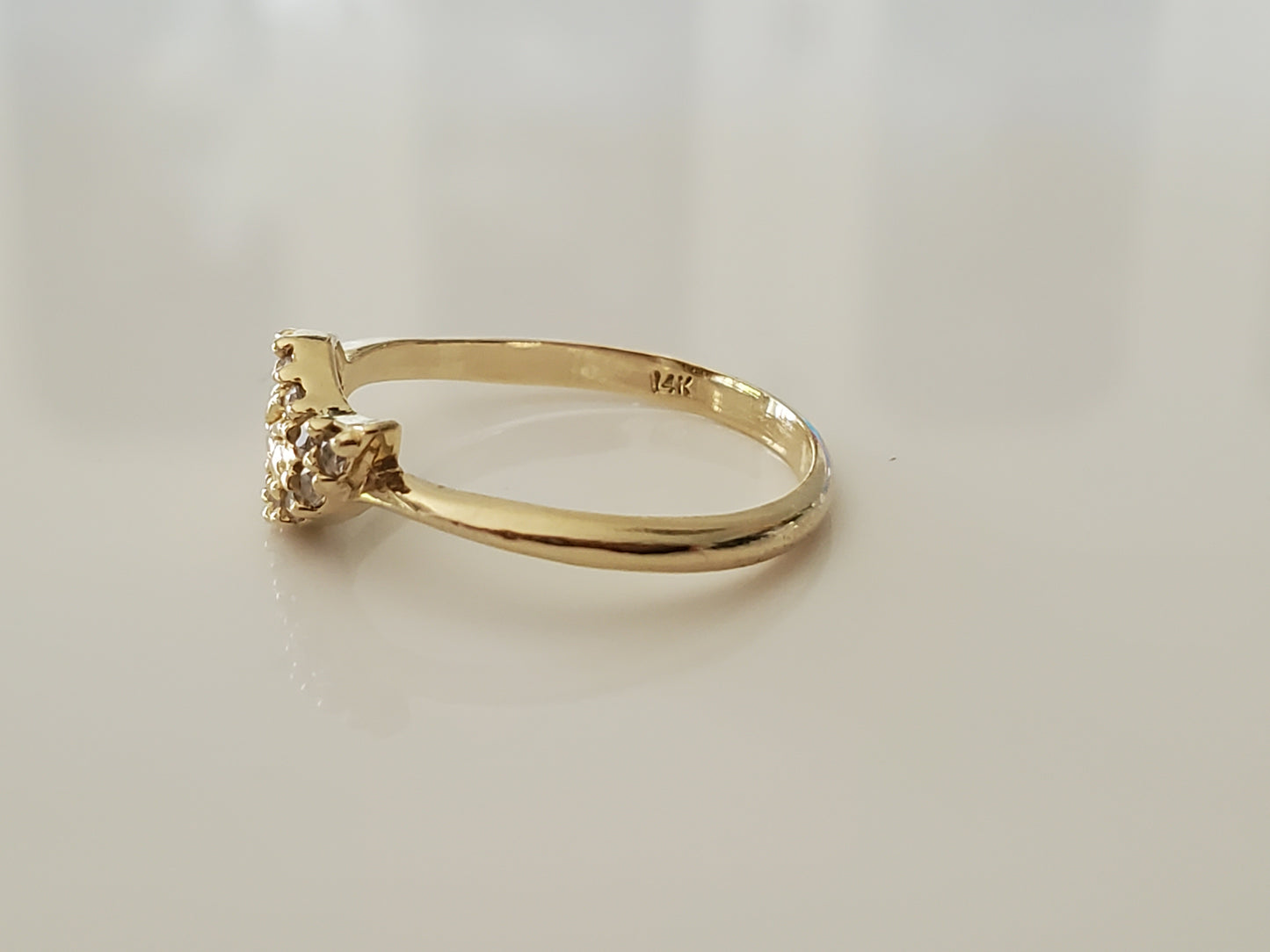 14K Gold – Small Leaf Diamond Ring