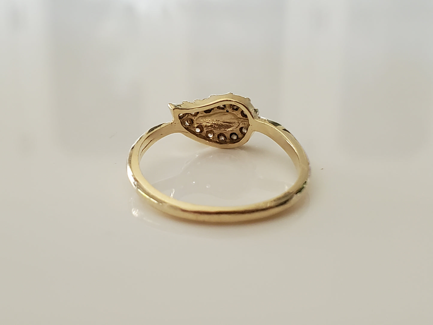 14K Gold – Small Leaf Diamond Ring