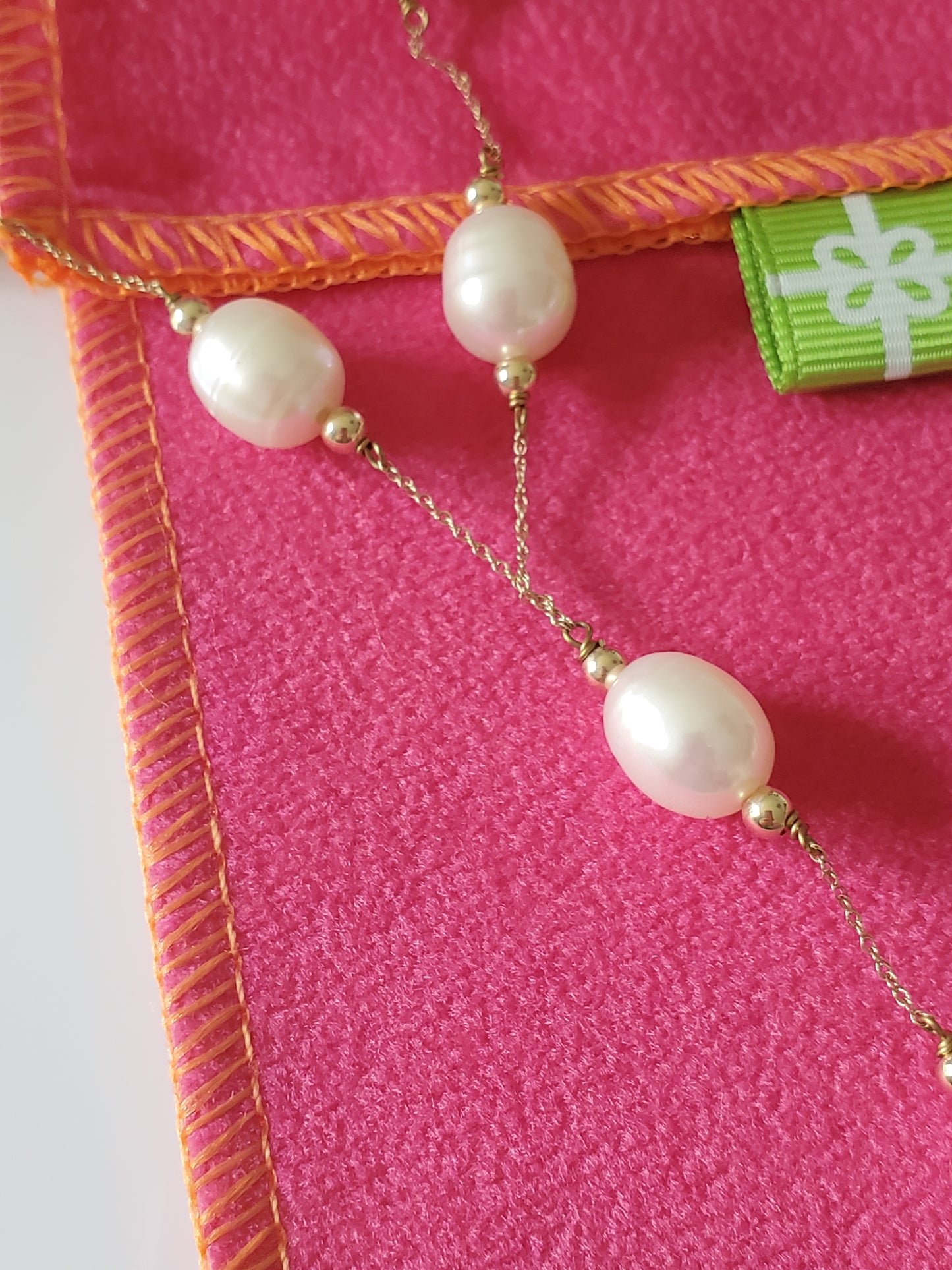 Beautiful 14K Gold Y Lariat Chain Necklace with Freshwater Pearls