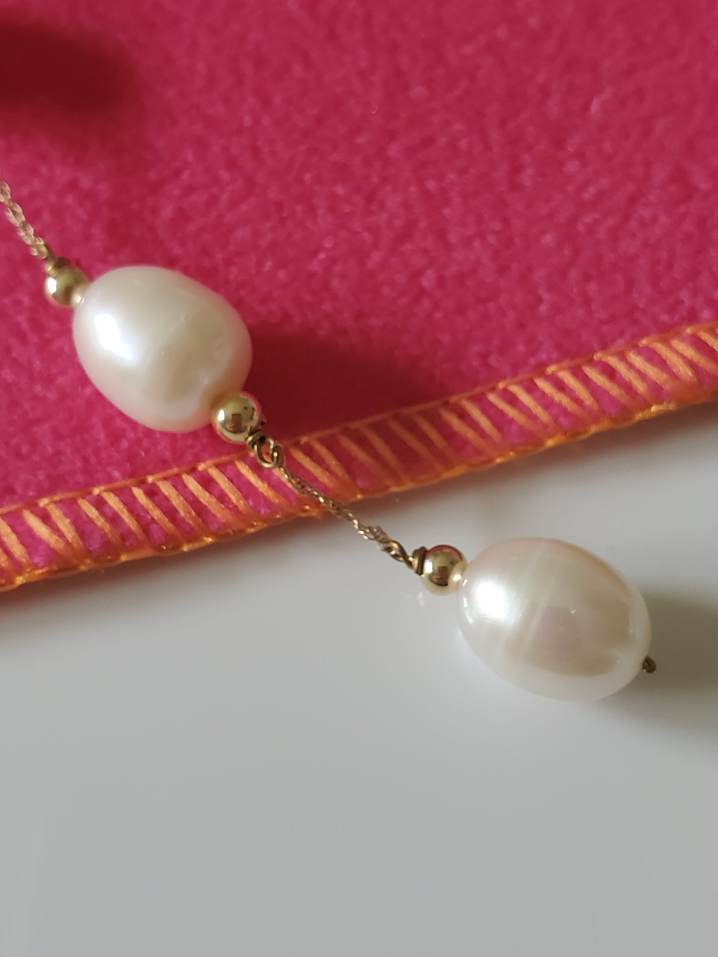 Beautiful 14K Gold Y Lariat Chain Necklace with Freshwater Pearls