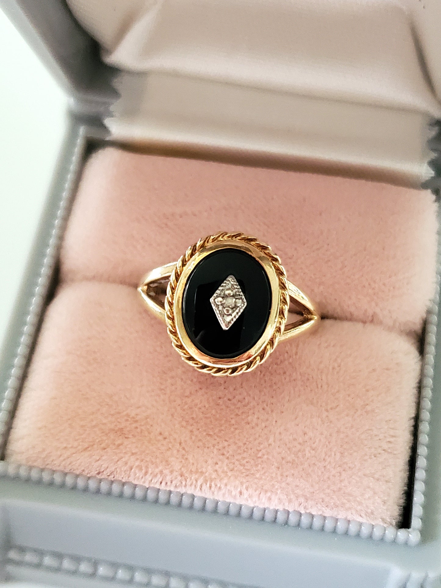 Vintage 10K Gold Onyx and Diamond Ring