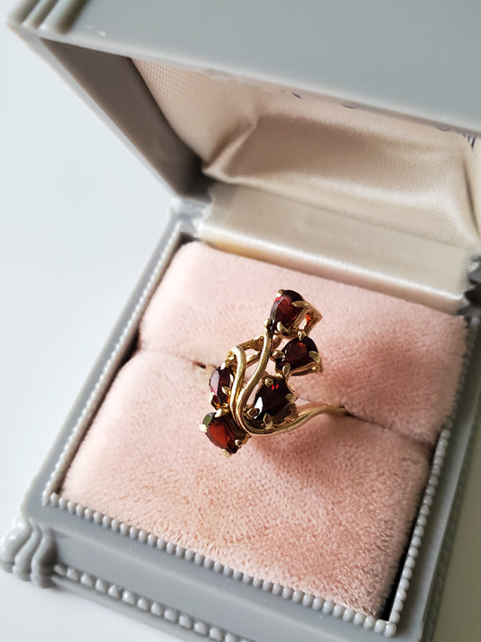 Vintage 10K Gold Garnet Elongated Garnet Ring