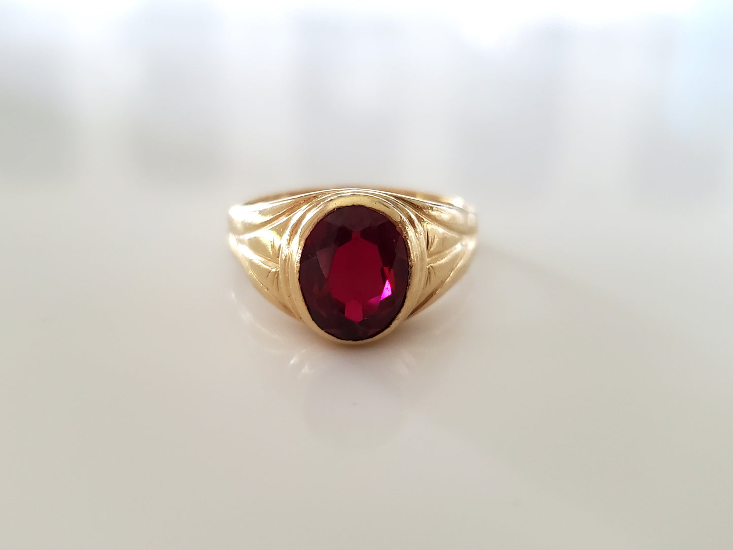 Vintage Mid-Century 14K Gold Bezel Set Ganet Ring