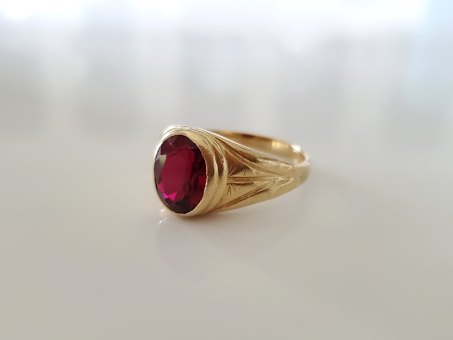 Vintage Mid-Century 14K Gold Bezel Set Ganet Ring