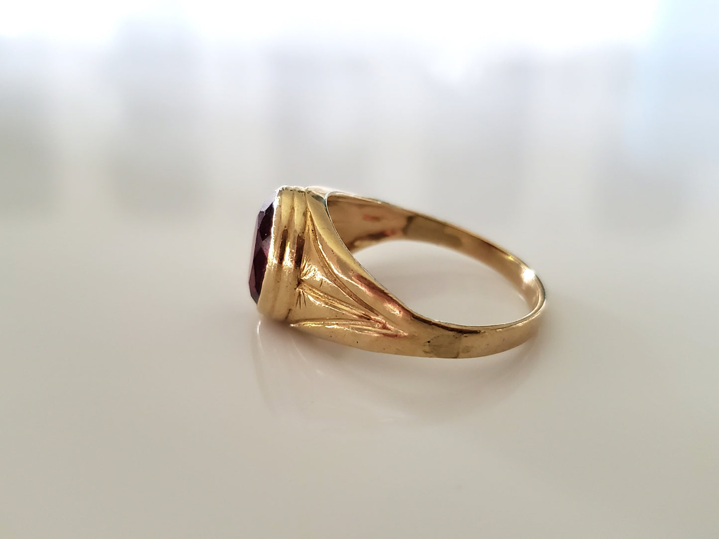 Vintage Mid-Century 14K Gold Bezel Set Ganet Ring