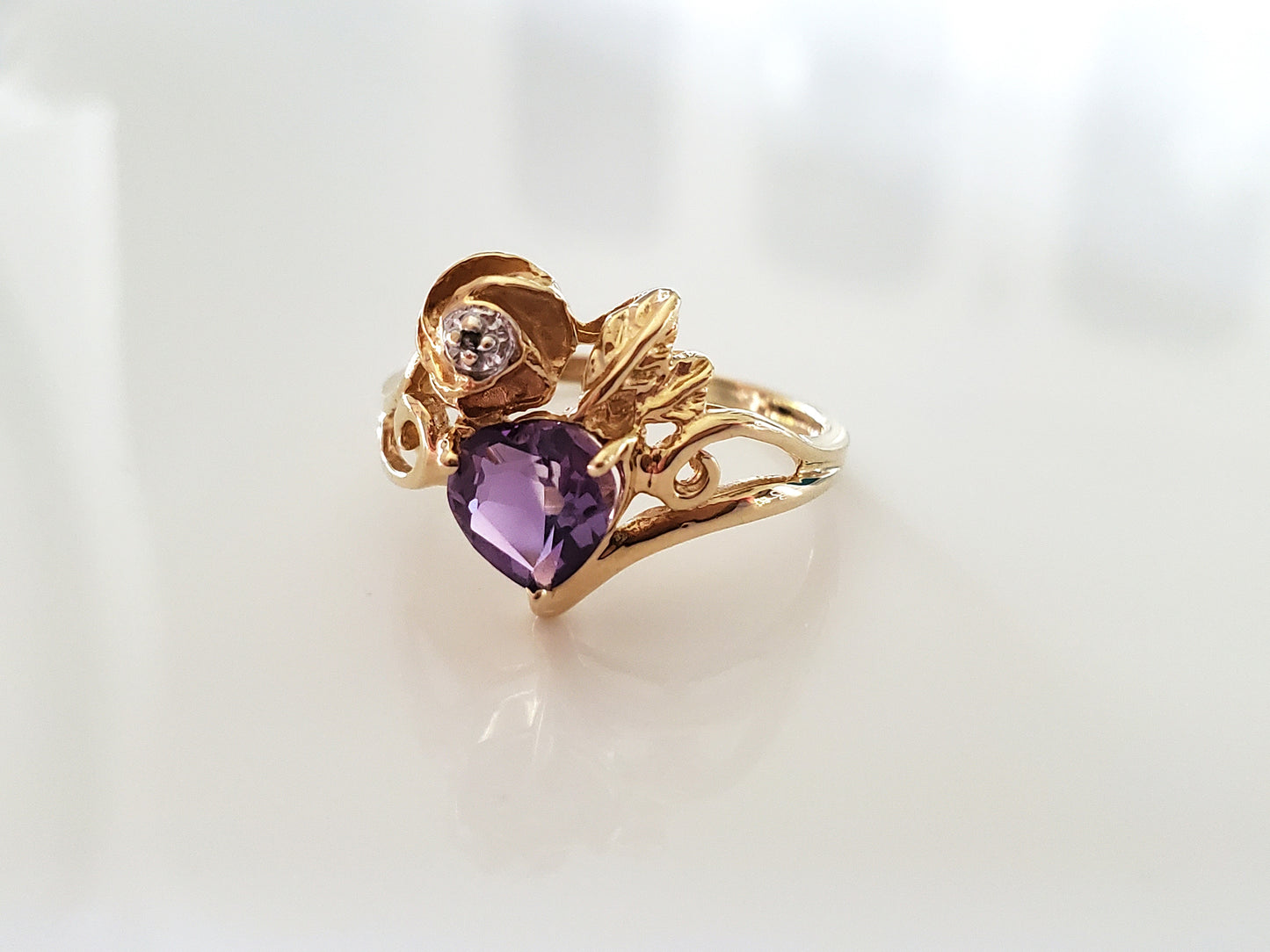 14K Gold - Vintage Heart Amethyst and Diamond Rose Ring