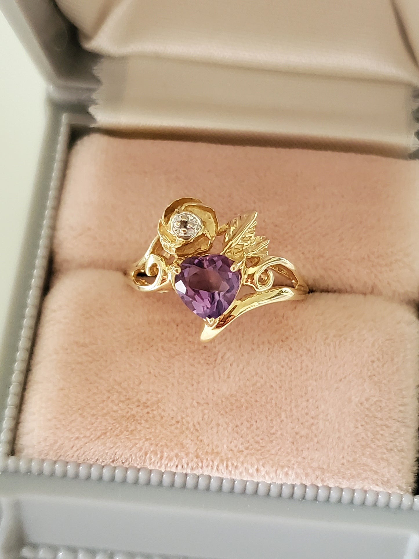 14K Gold - Vintage Heart Amethyst and Diamond Rose Ring