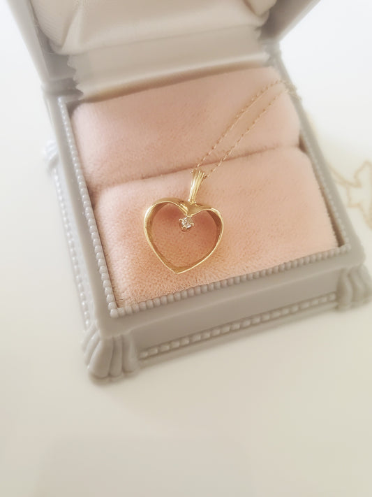 Vintage 14K Gold Diamond .03 ct Heart Necklace