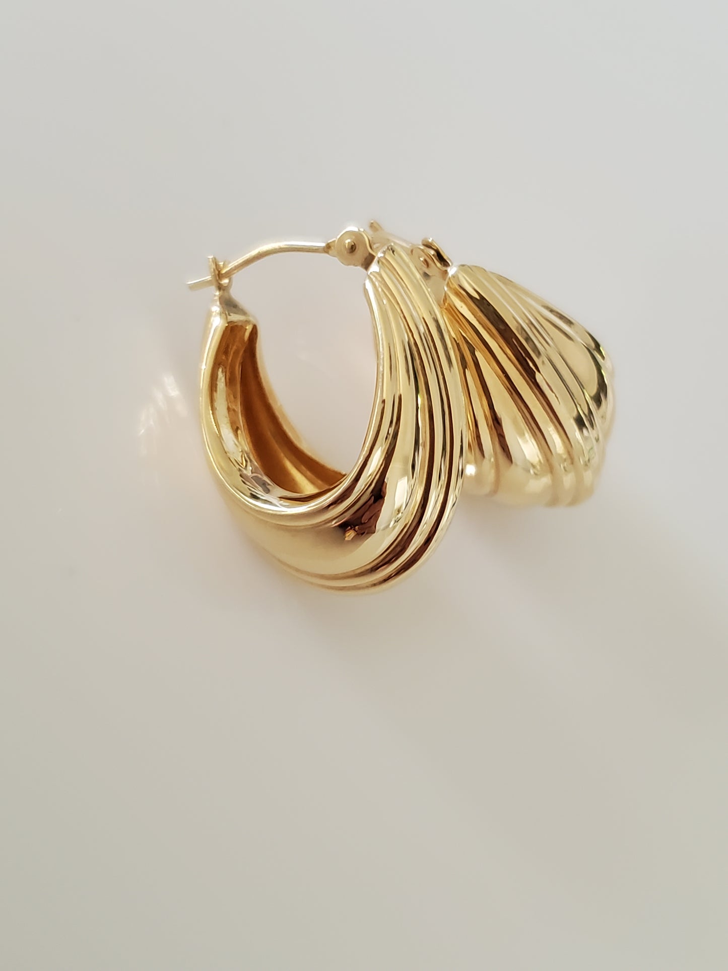 14K Gold - Vintage Wide Ribbed Saddle Hoop Earrings