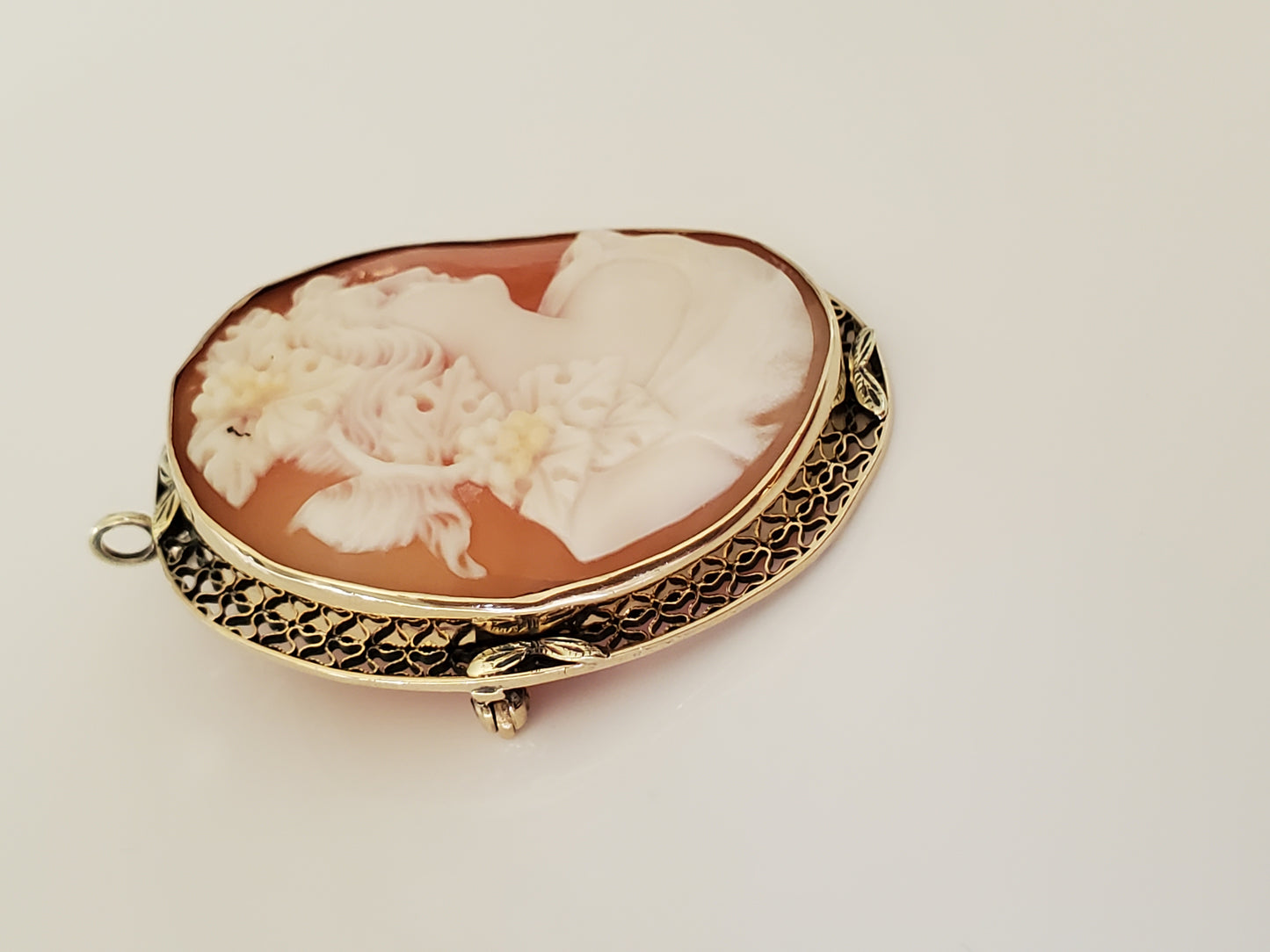 Vintage 14K Gold Victorian Cameo Brooch Pendant