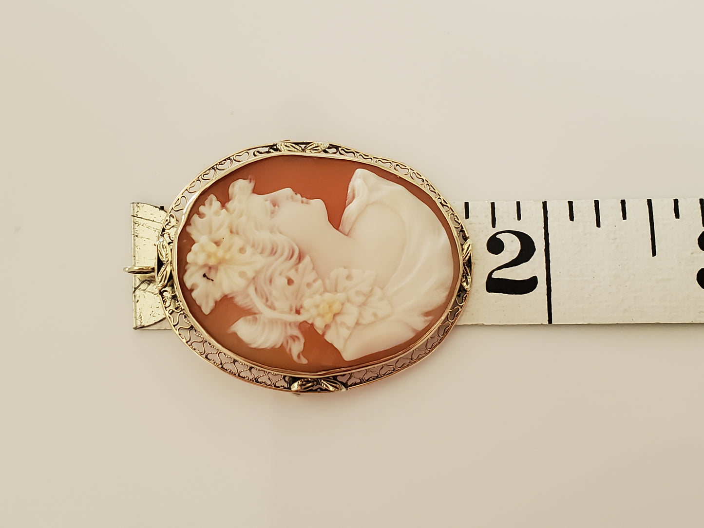 Vintage 14K Gold Victorian Cameo Brooch Pendant