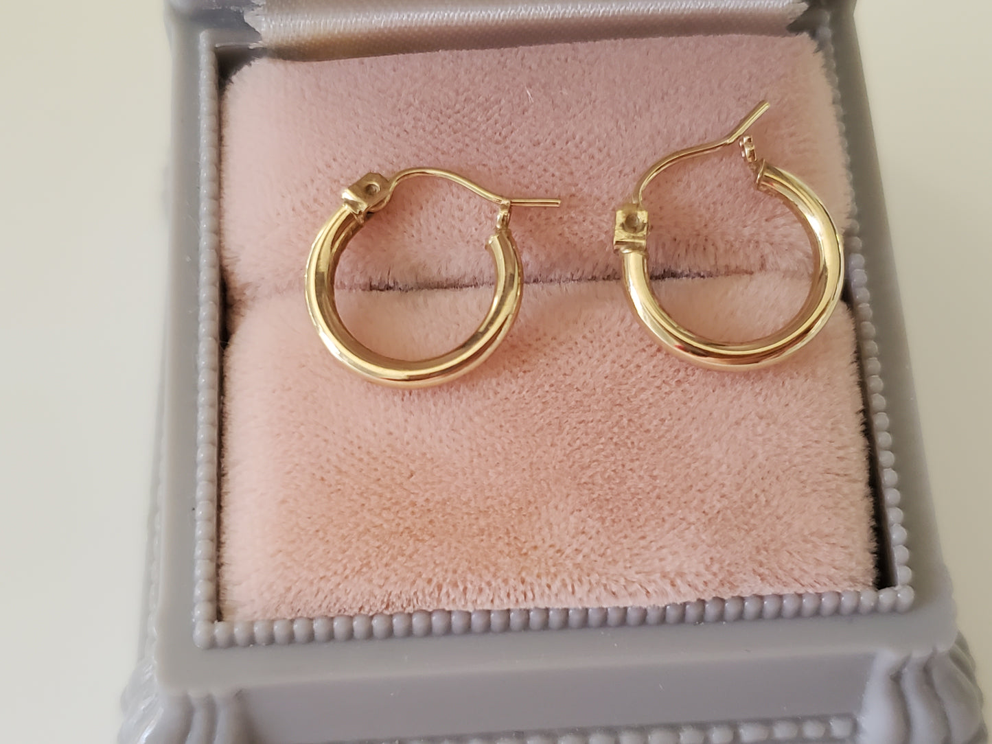 10K Solid Gold Small Light-weight Hollow Round Hoop Earrings