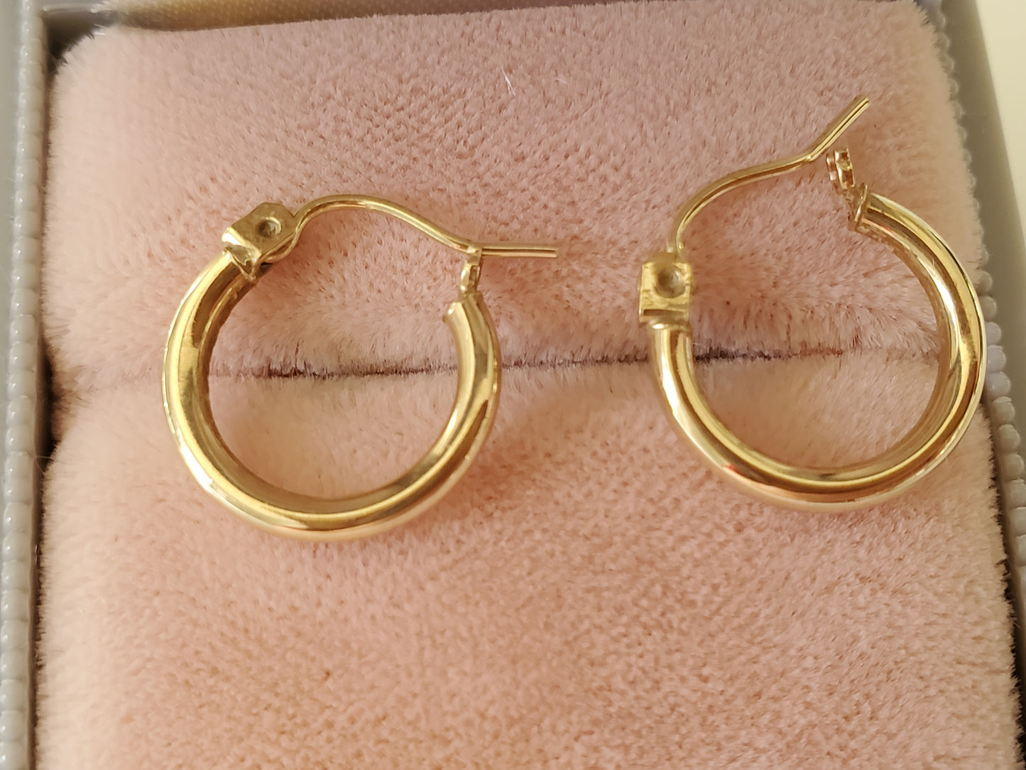 10K Solid Gold Small Light-weight Hollow Round Hoop Earrings