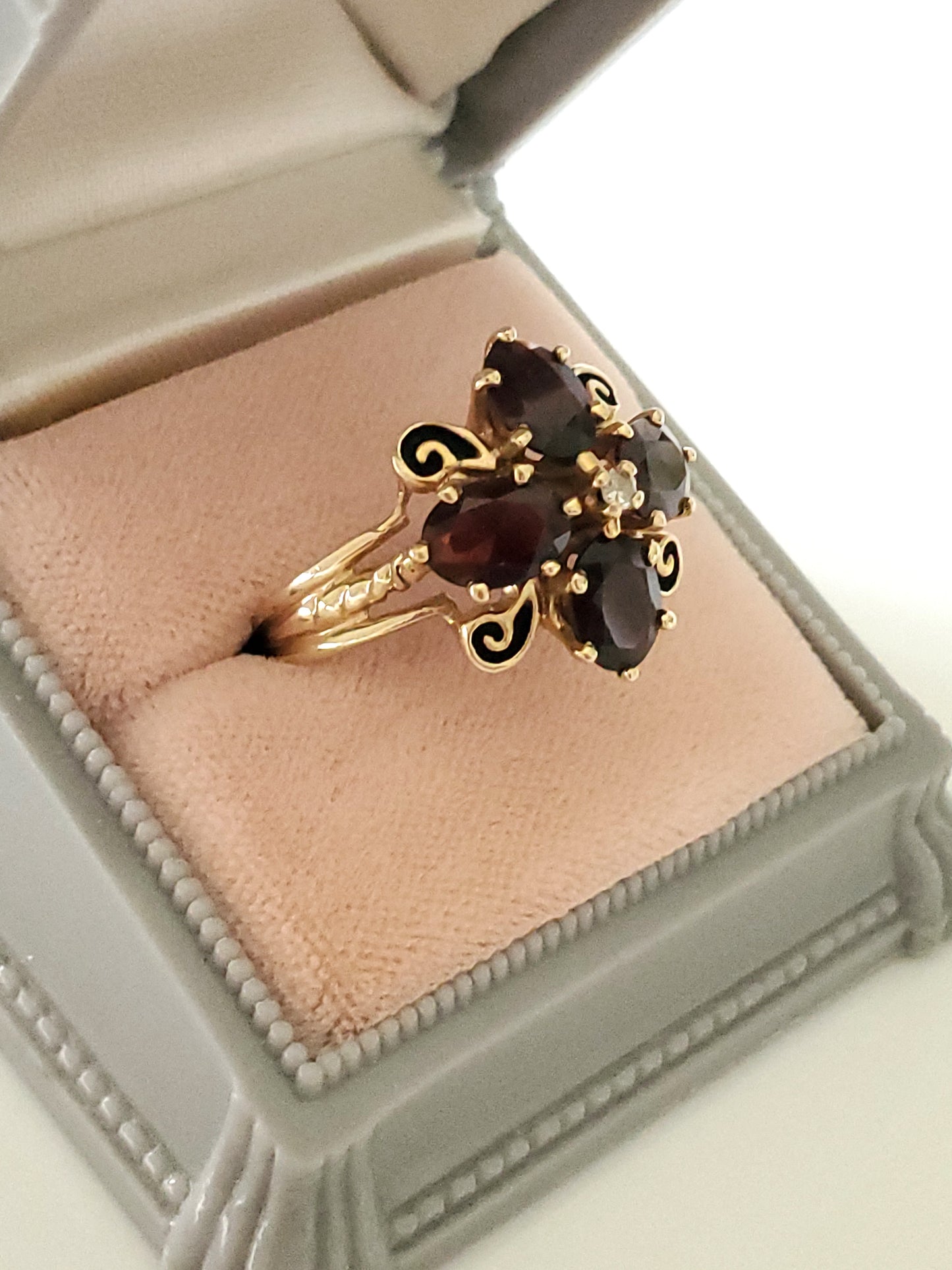 Vintage 10K Solid Gold 2.2 tcw Garnet and Diamond Floral Ring