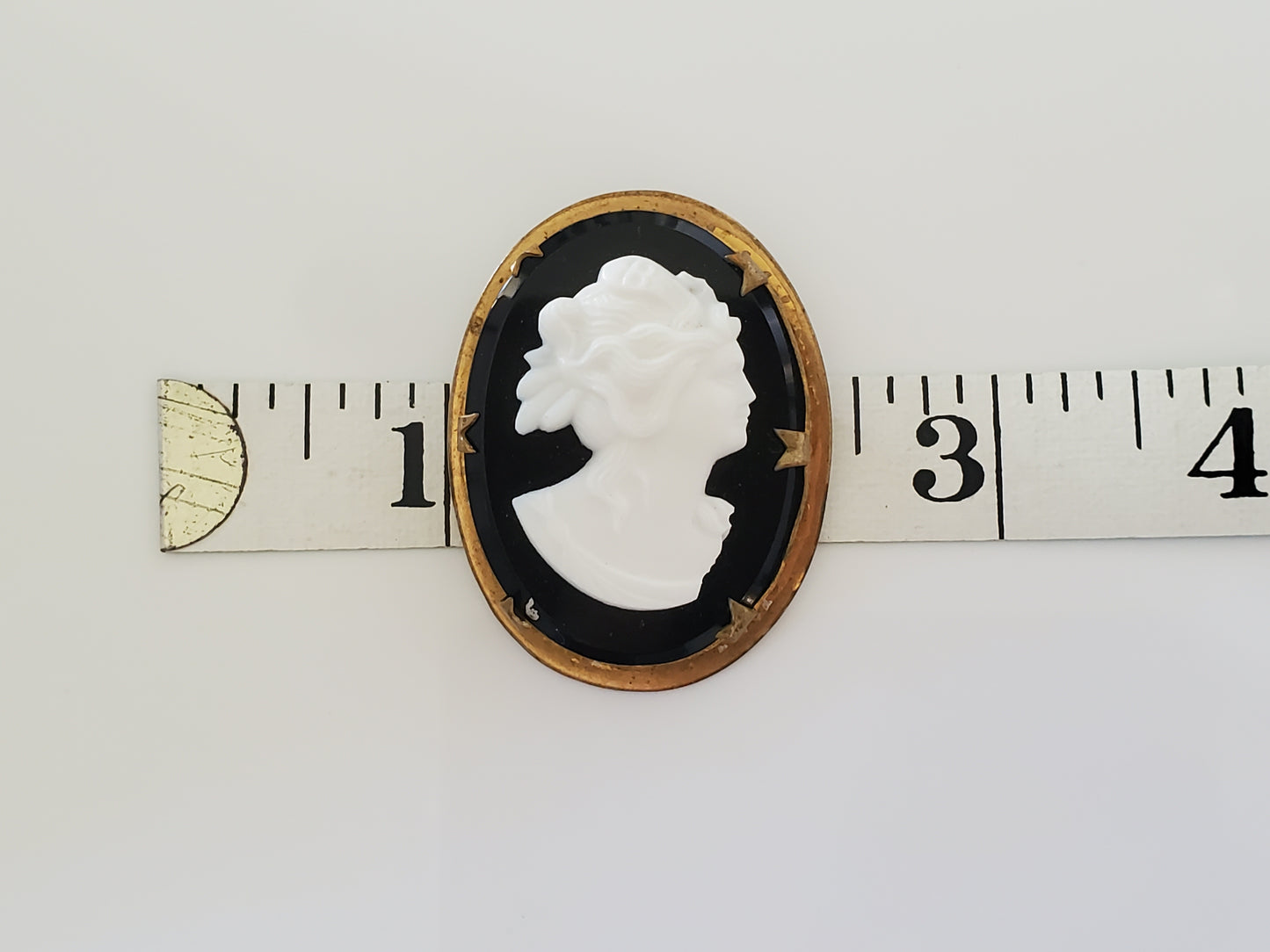 Vintage Gold Plated Black and White Stone Cameo Brooch