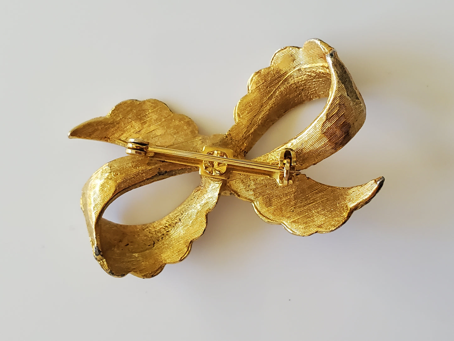 Vintage Gold-tone Etched Ribbon with Rhinestone Brooch