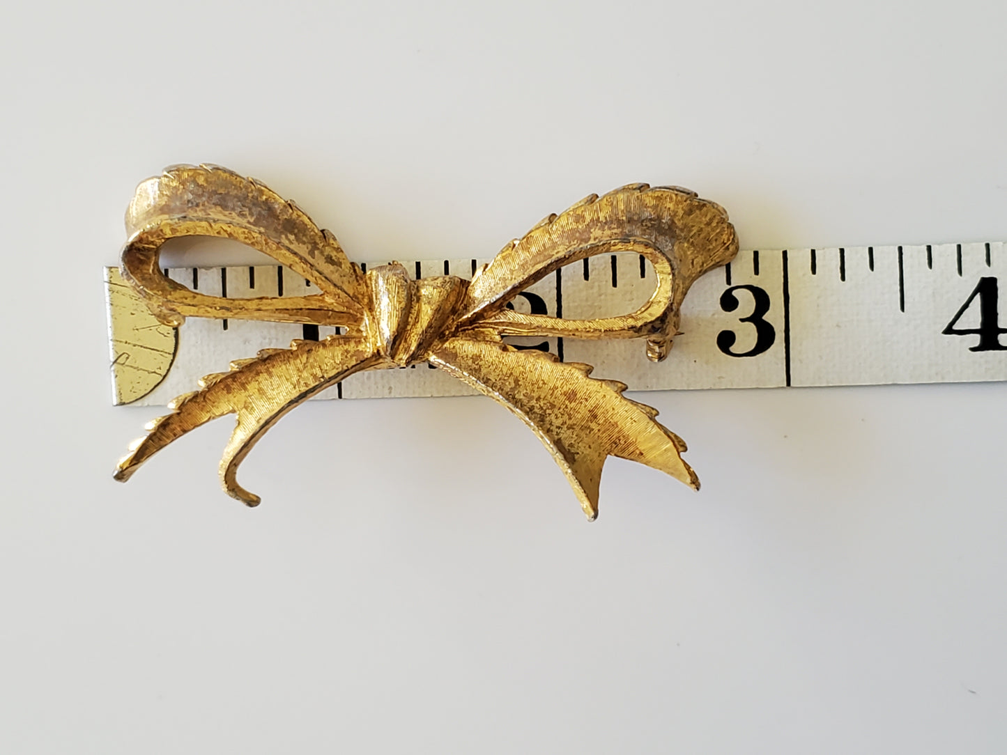 Vintage Gold-tone Ribbon Brooch Pin