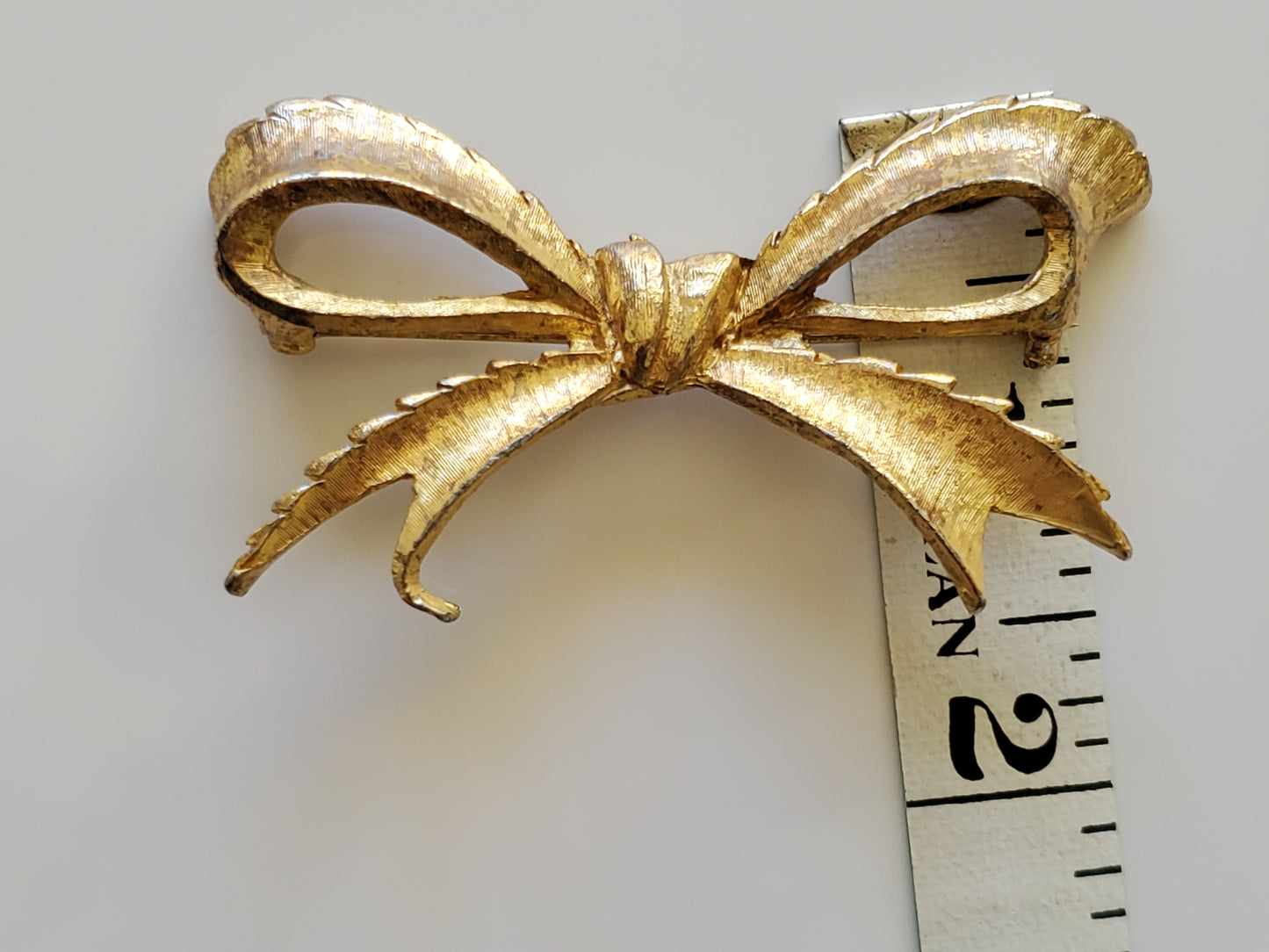 Vintage Gold-tone Ribbon Brooch Pin