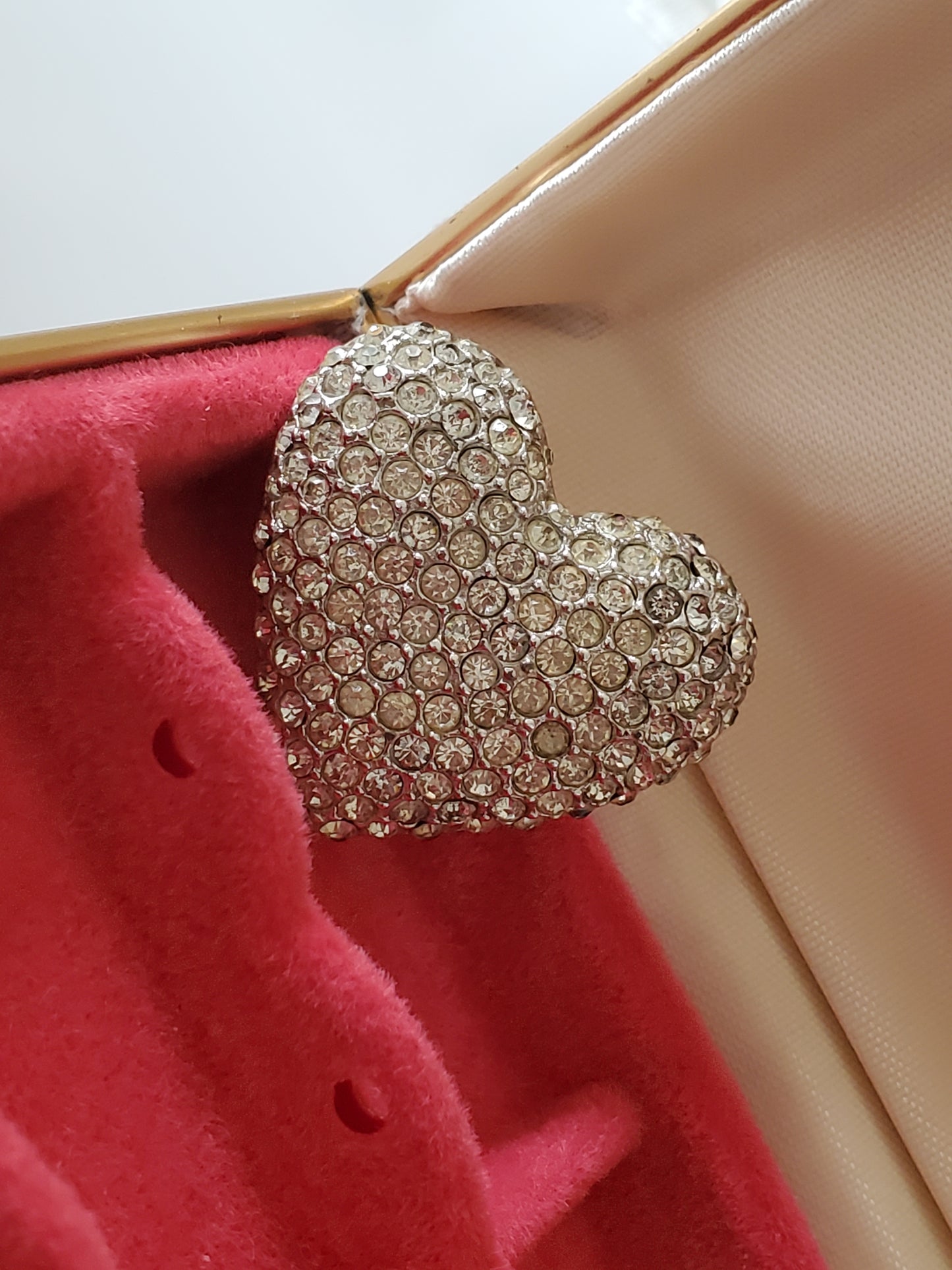 Vintage Weiss Designer Heart Rhinestone Brooch