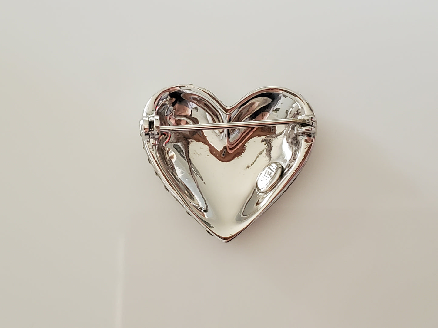 Vintage Weiss Designer Heart Rhinestone Brooch