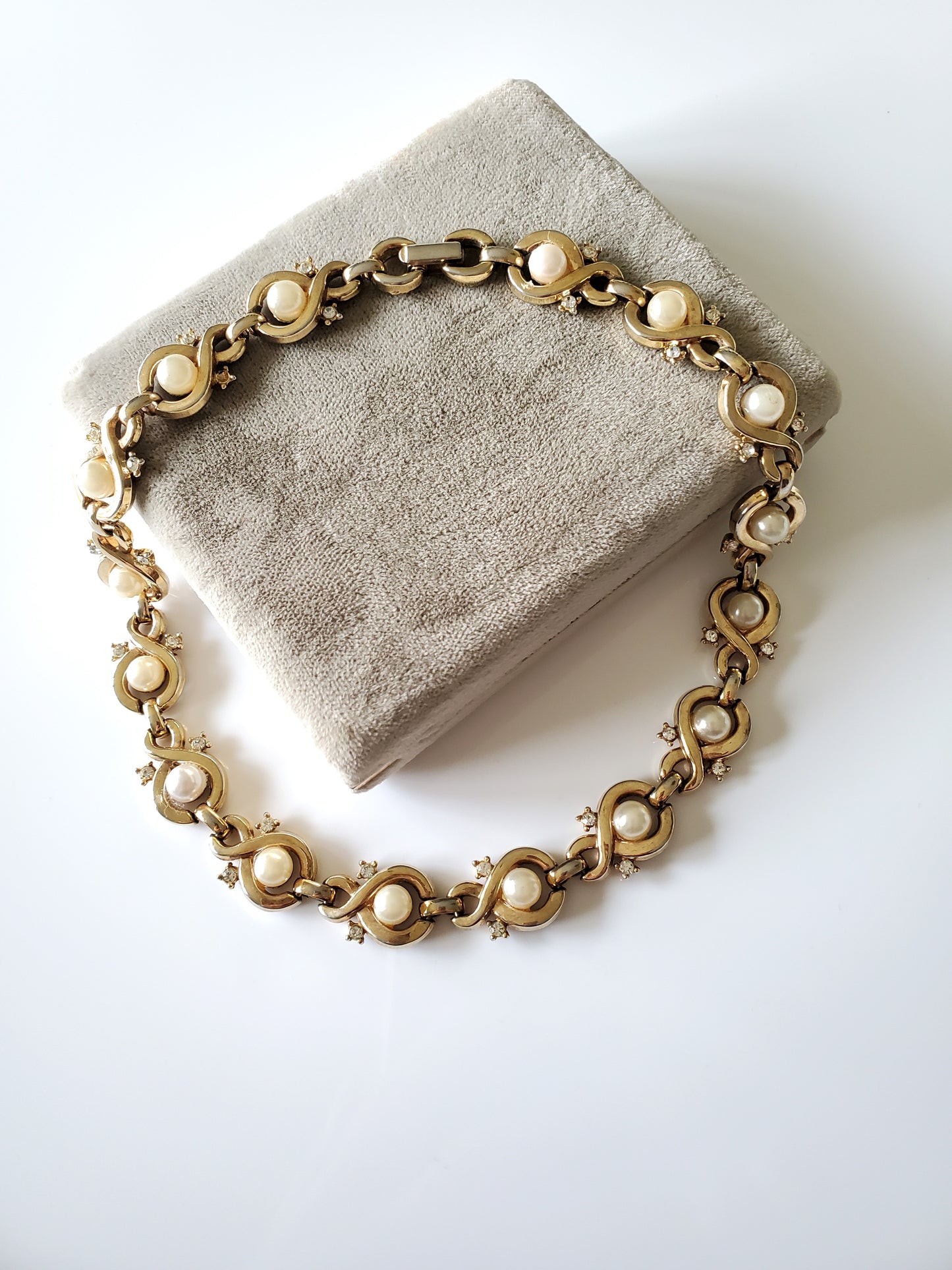 Vintage Mid-Century Crown Trifari Pat Pend Faux Pearl Choker Necklace