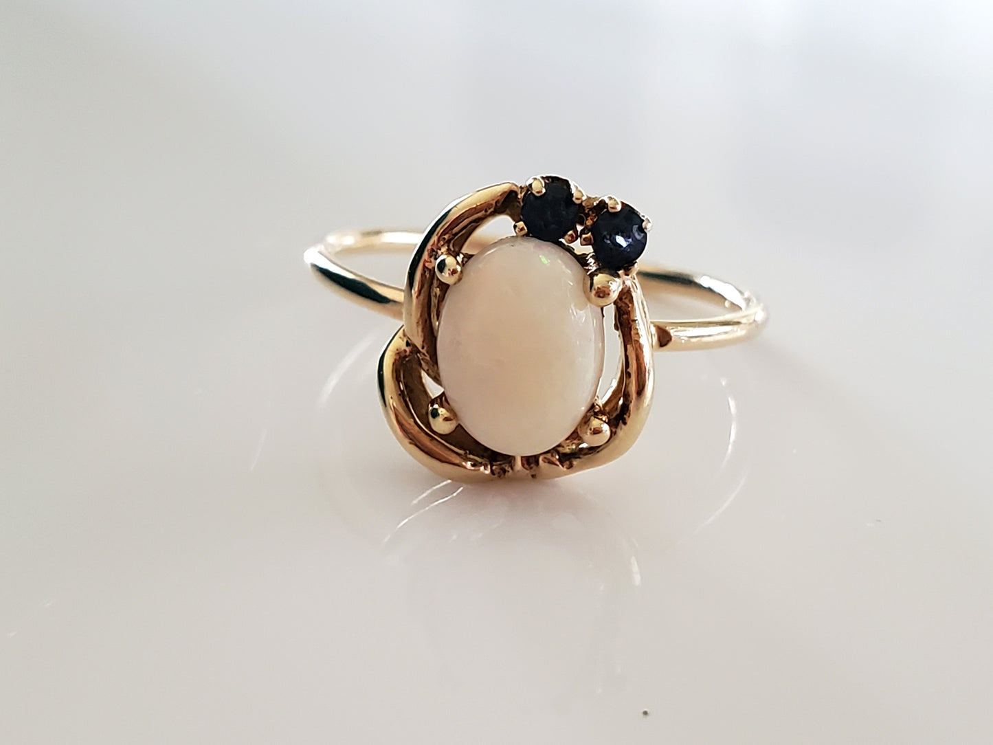 Vintage 10K Solid Gold Opal and Sapphire Ring