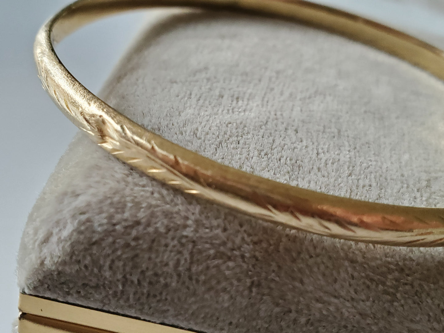 Vintage 14K Solid Gold 4mm Etched Bangle