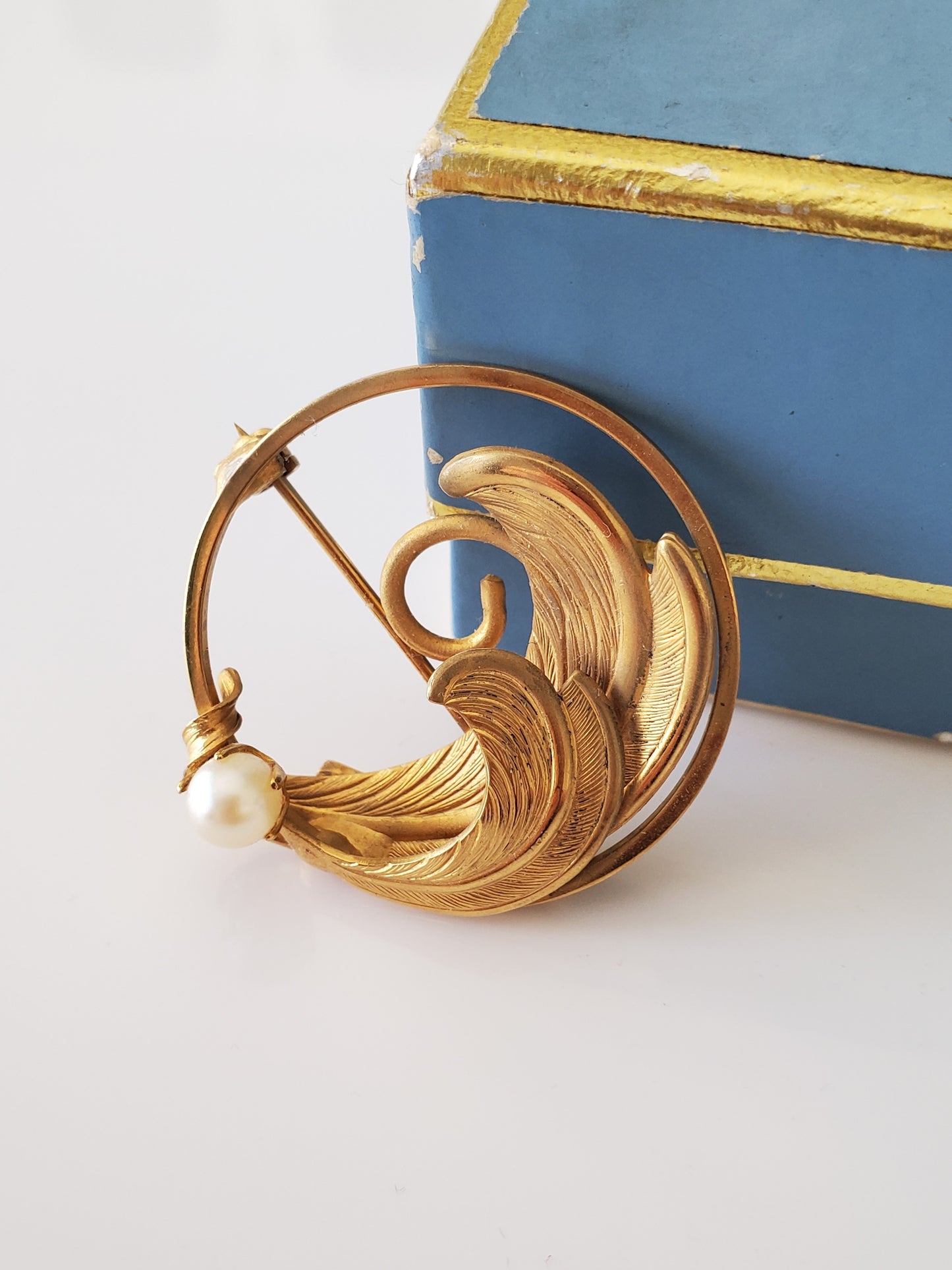 Vintage Gold-fill Feather with Cultured Pearl Round Brooch Pin