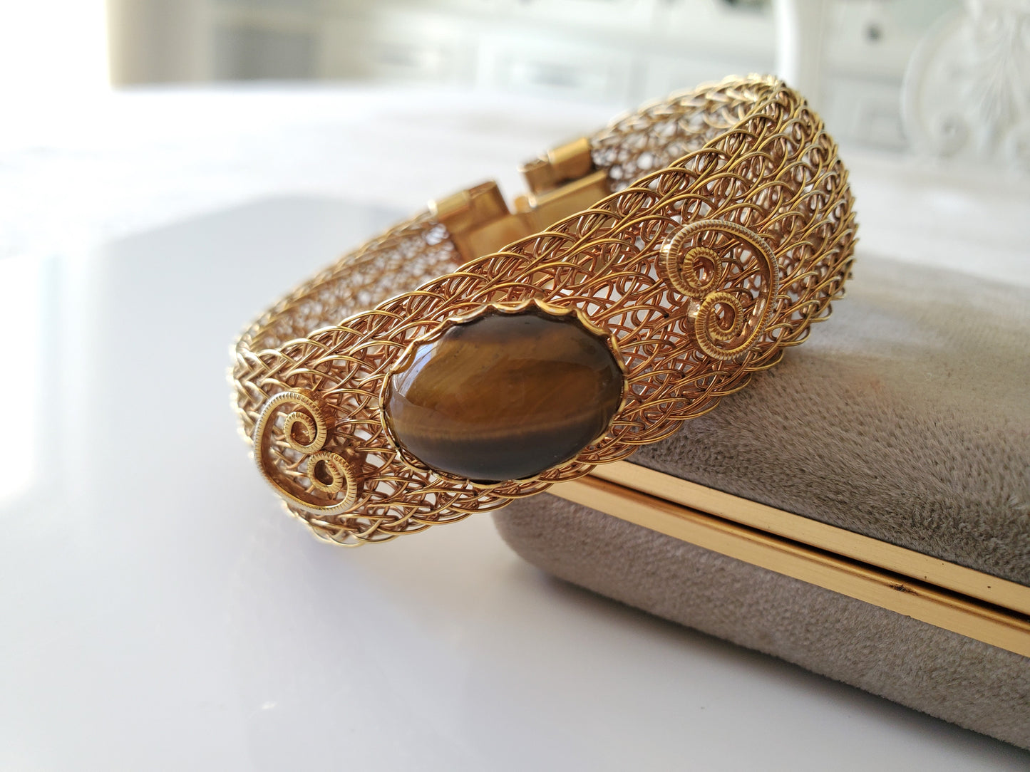 Vintage Mid-Century Gold-tone Mesh Bracelet with Faux Tiger-Eye Stone