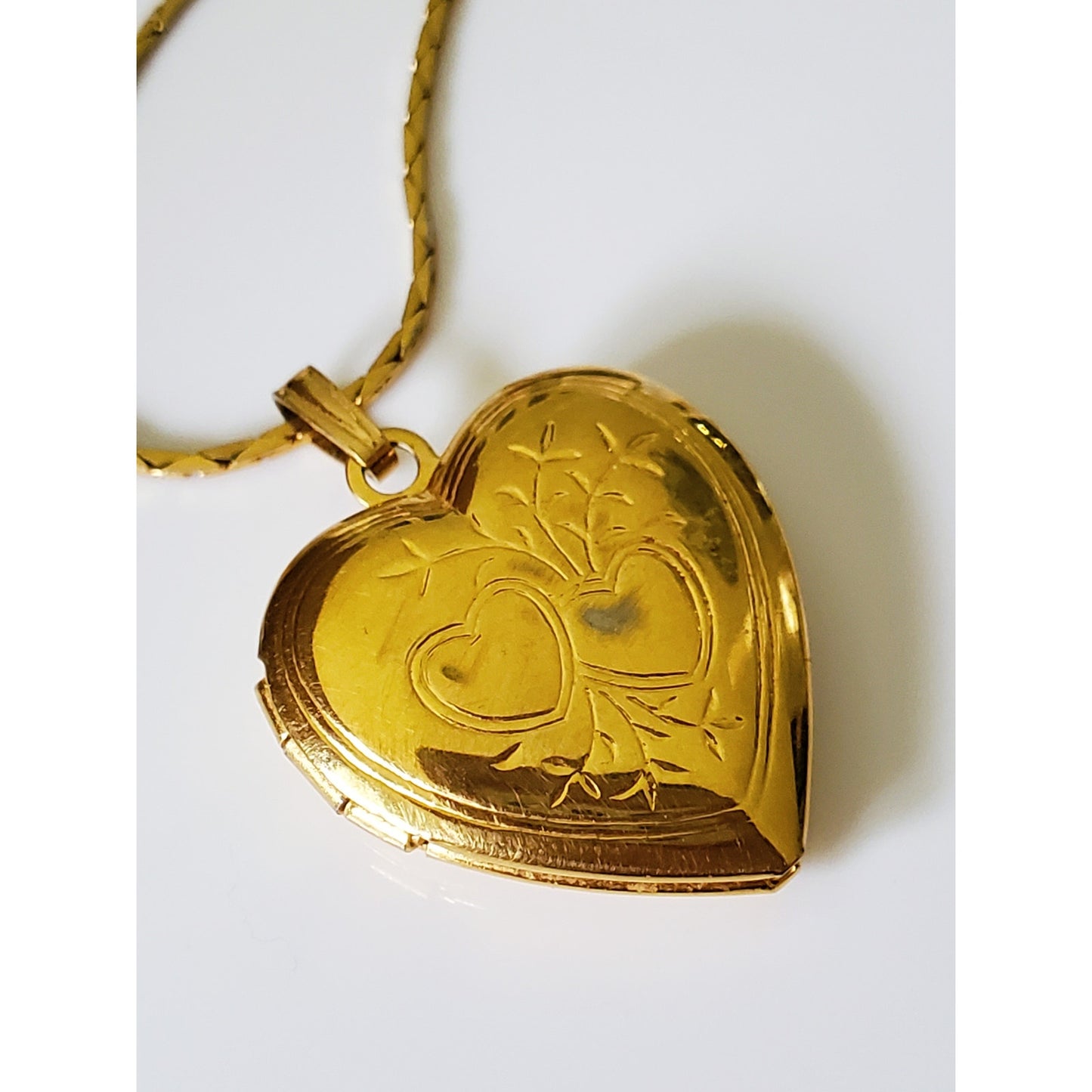 Vintage Gold Tone Heart Locket Necklace