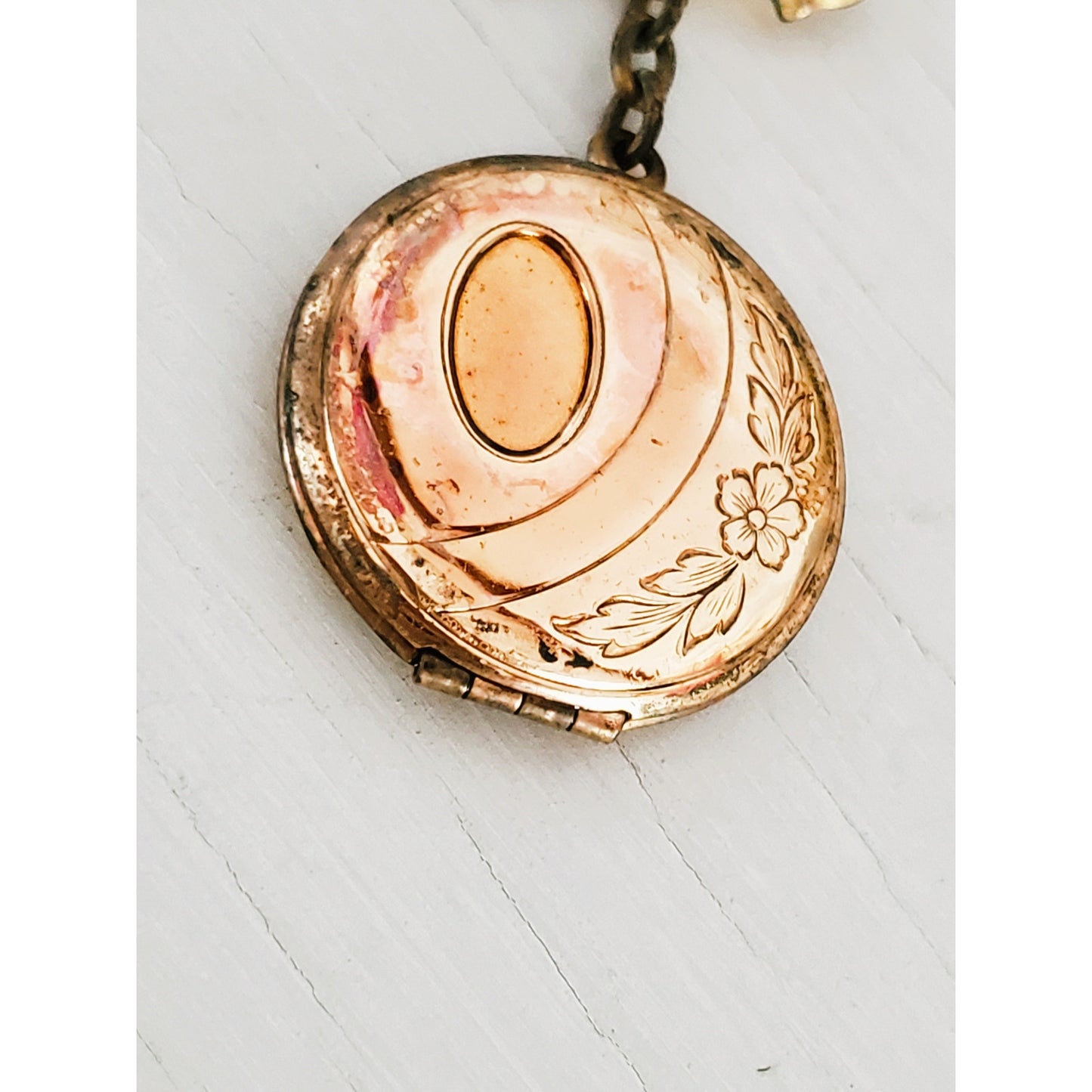 Vintage Victorian Round Gold Tone Locket Brooch