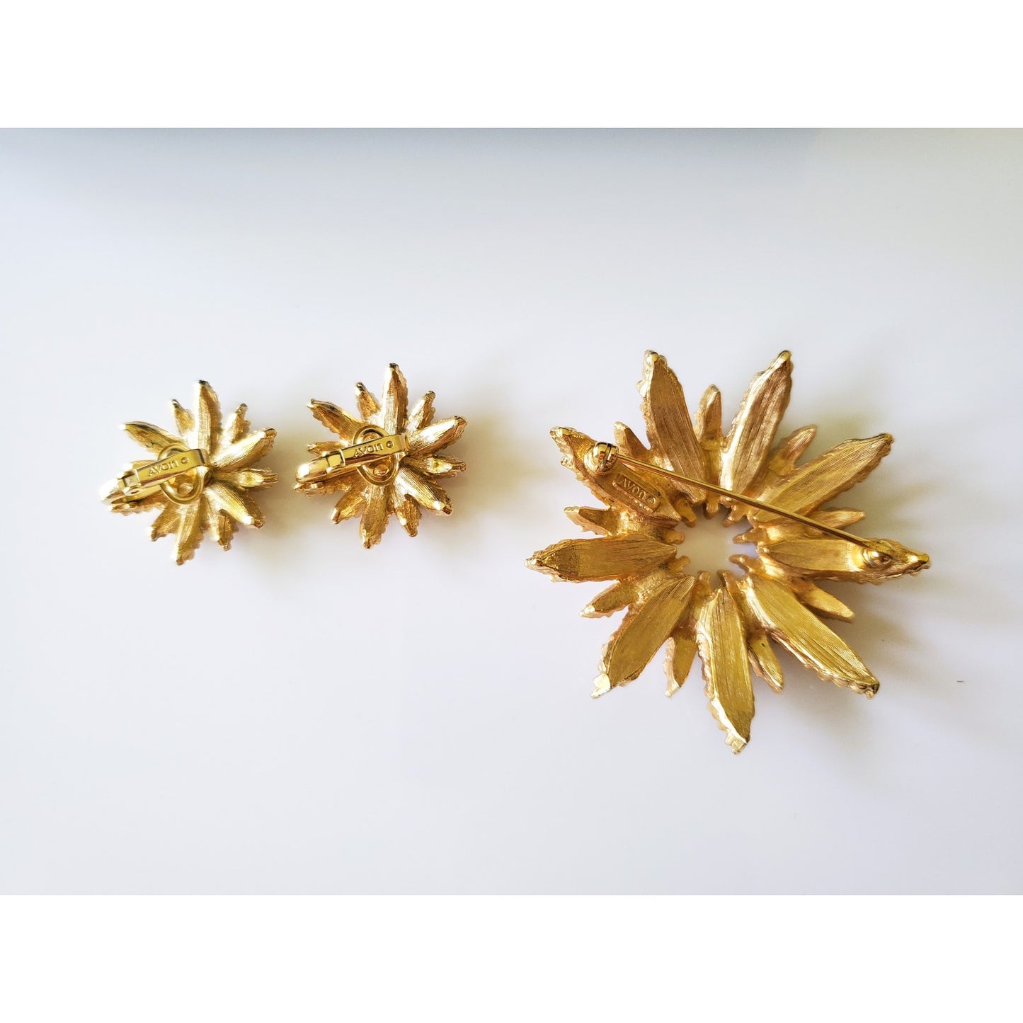 Vintage Avon Starburst Gold Tone Floral Jewelry Set