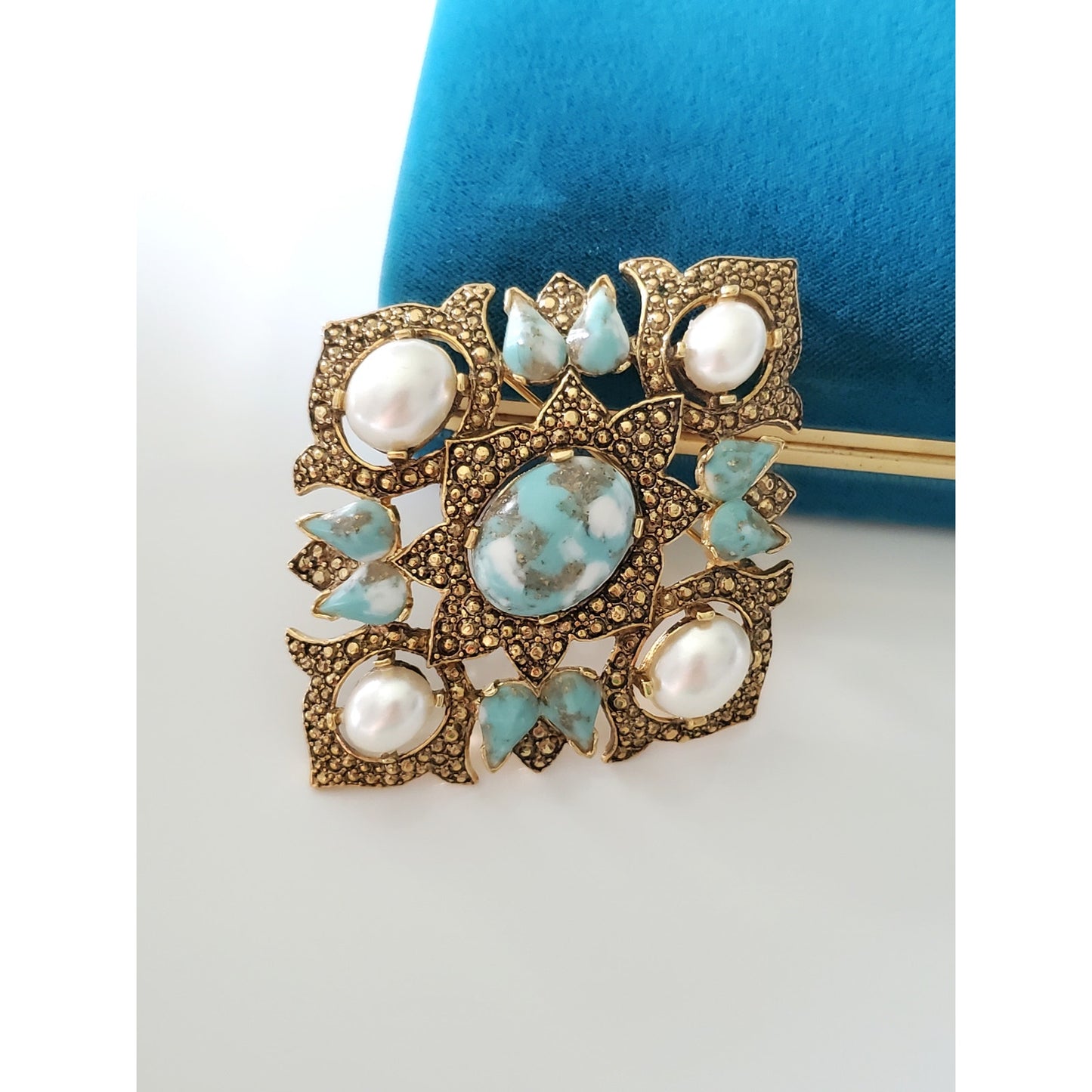 Vintage 1968 SARAH COVENTRY Remembrance Faux Turquoise and Pearl Brooch