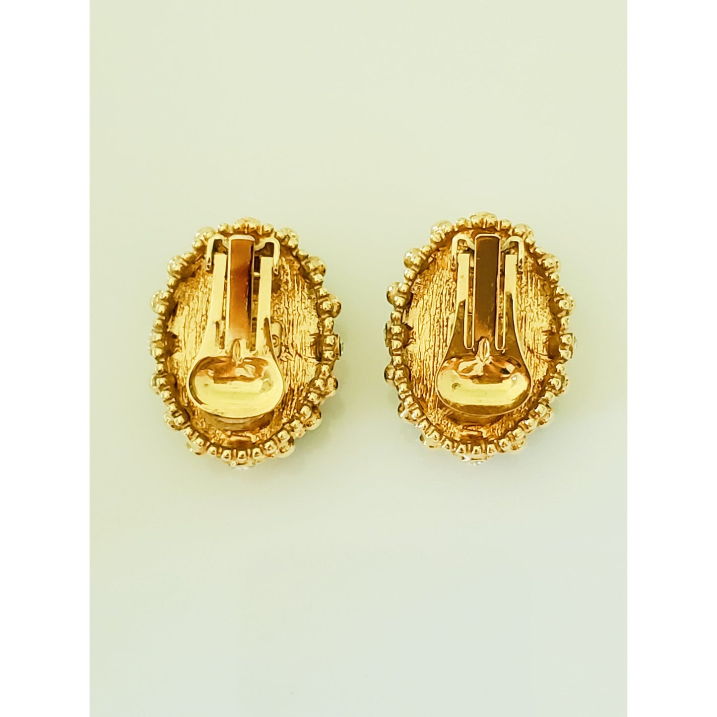 Vintage Large Green Carbochan Clip On Earrings