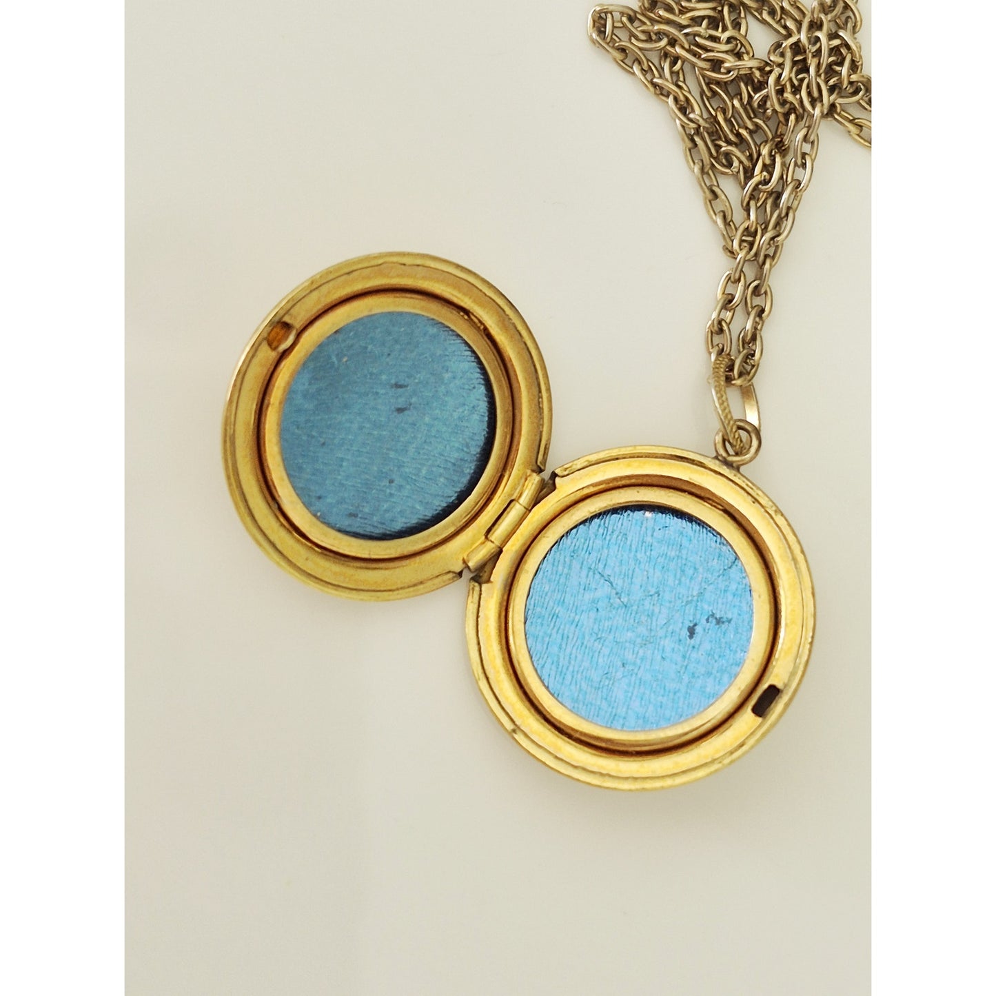 Vintage Floral Etched Round Gold-fill Locket Necklace