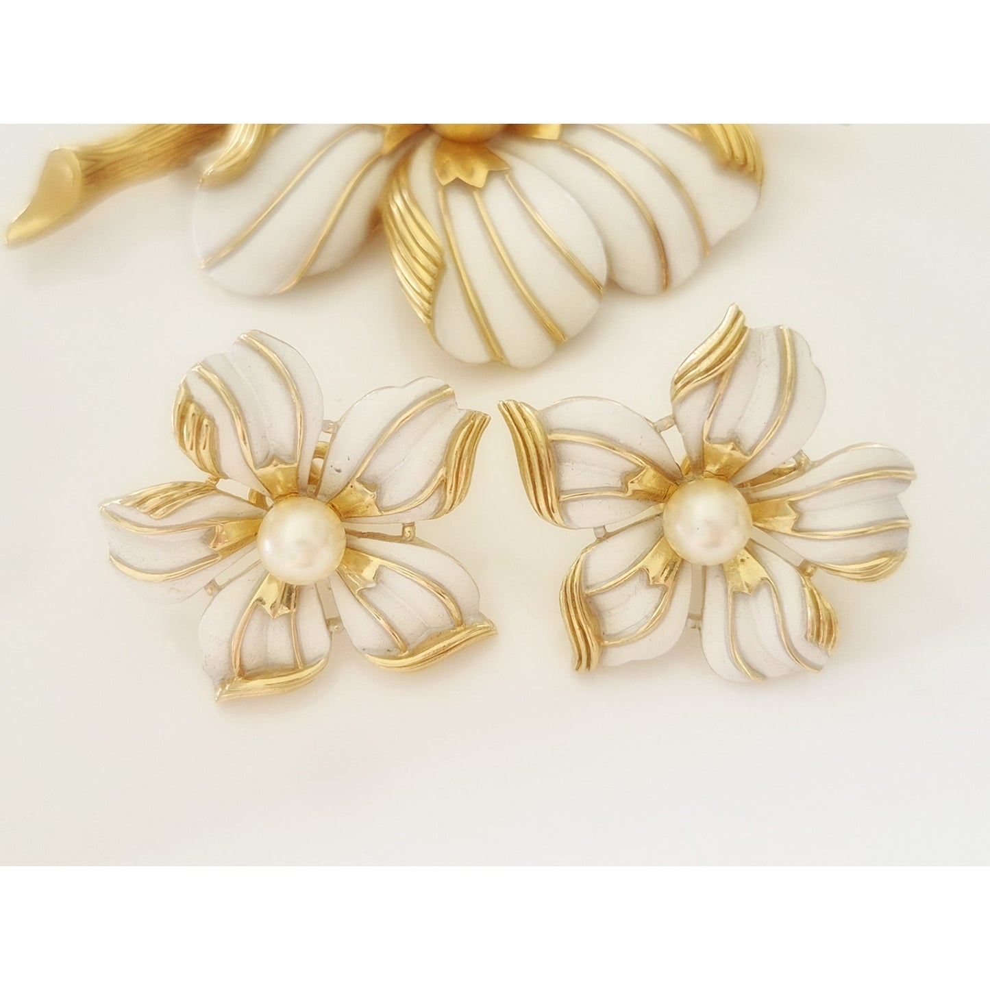Vintage MCM Crown Trifari Designer Dogwood Flower and Brooch Set
