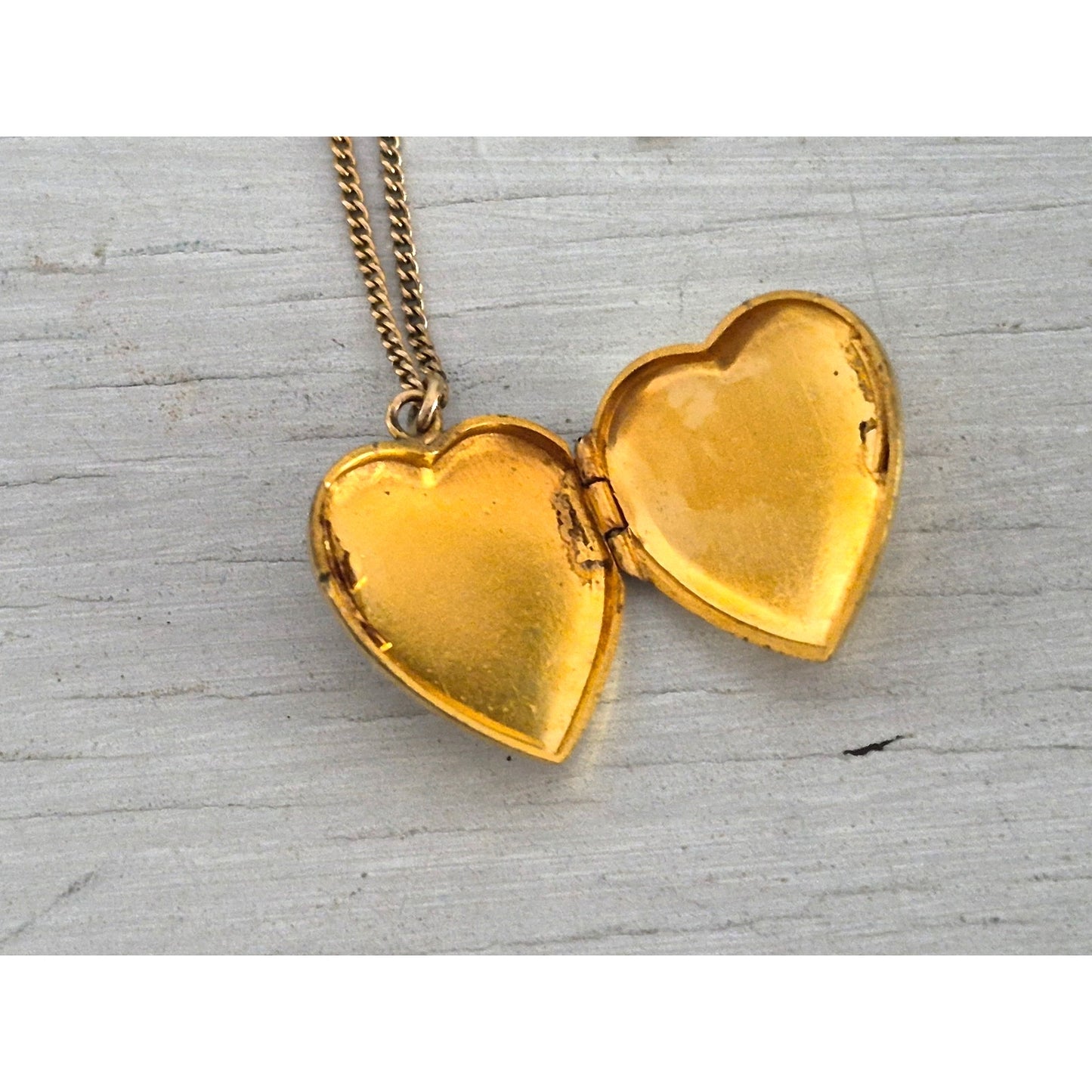 Vintage Victorian Scroll Etched Heart Locket Necklace