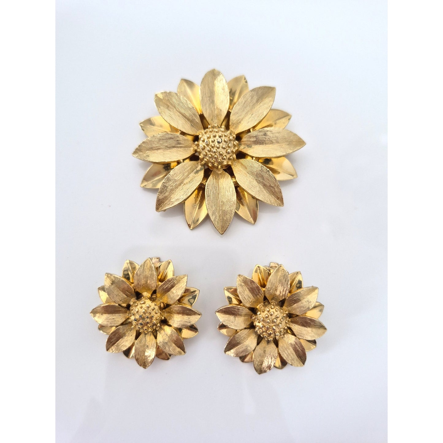 Vintage Sarah Coventry Pat Pend Satin Gold Daisy Brooch and Earring Set