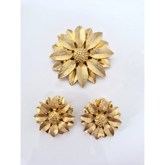 Vintage Sarah Coventry Pat Pend Satin Gold Daisy Brooch and Earring Set