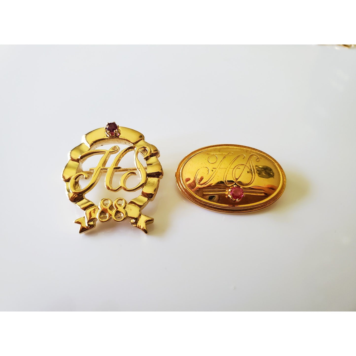 Vintage Lot of 4 Gold Tone Small Brooches