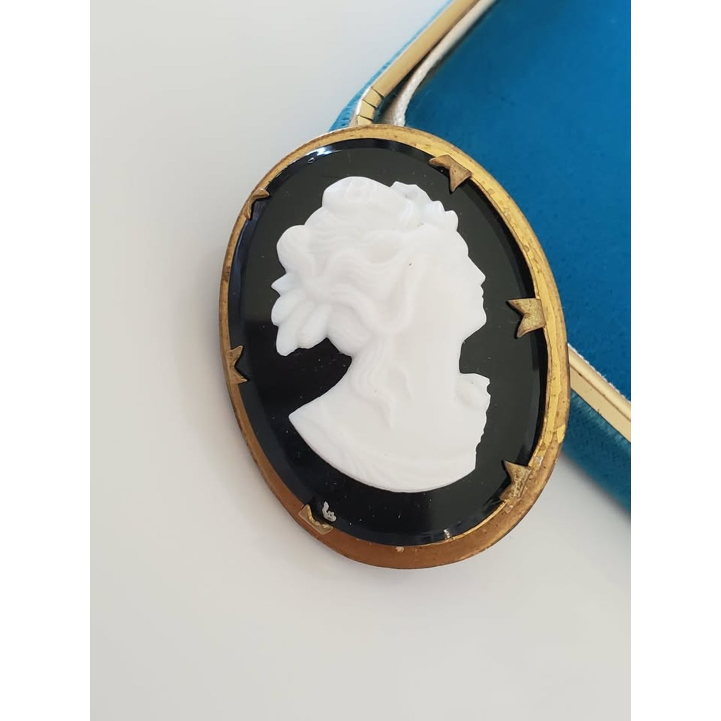 Vintage Gold Plated Black and White Stone Cameo Brooch