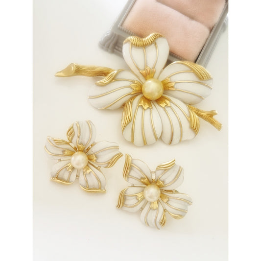 Vintage MCM Crown Trifari Designer Dogwood Flower and Brooch Set