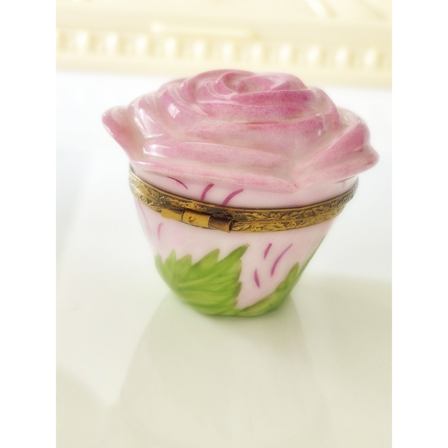 Vintage Rare Pink Rose Bud Peint Main Limoges France Trinket Box