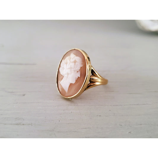 Vintage 10K Gold Cameo Shell Victorian Lady Ring
