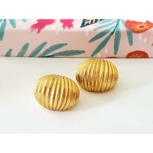 Vintage Trifari Armadillo Gold Tone Clip On Earrings