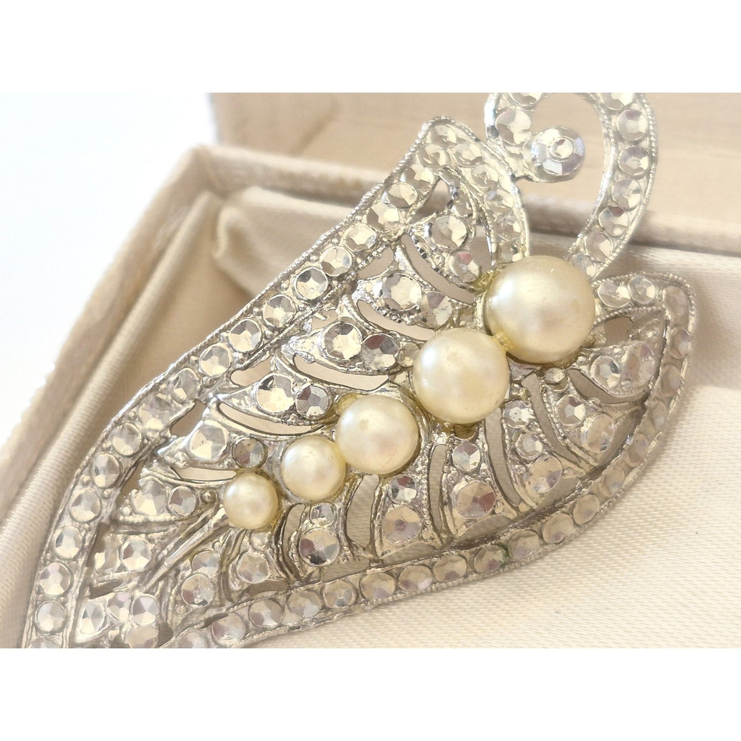 Vintage Pot Metal 1940s Silver and Faux Pearl Leaf Floral Brooch