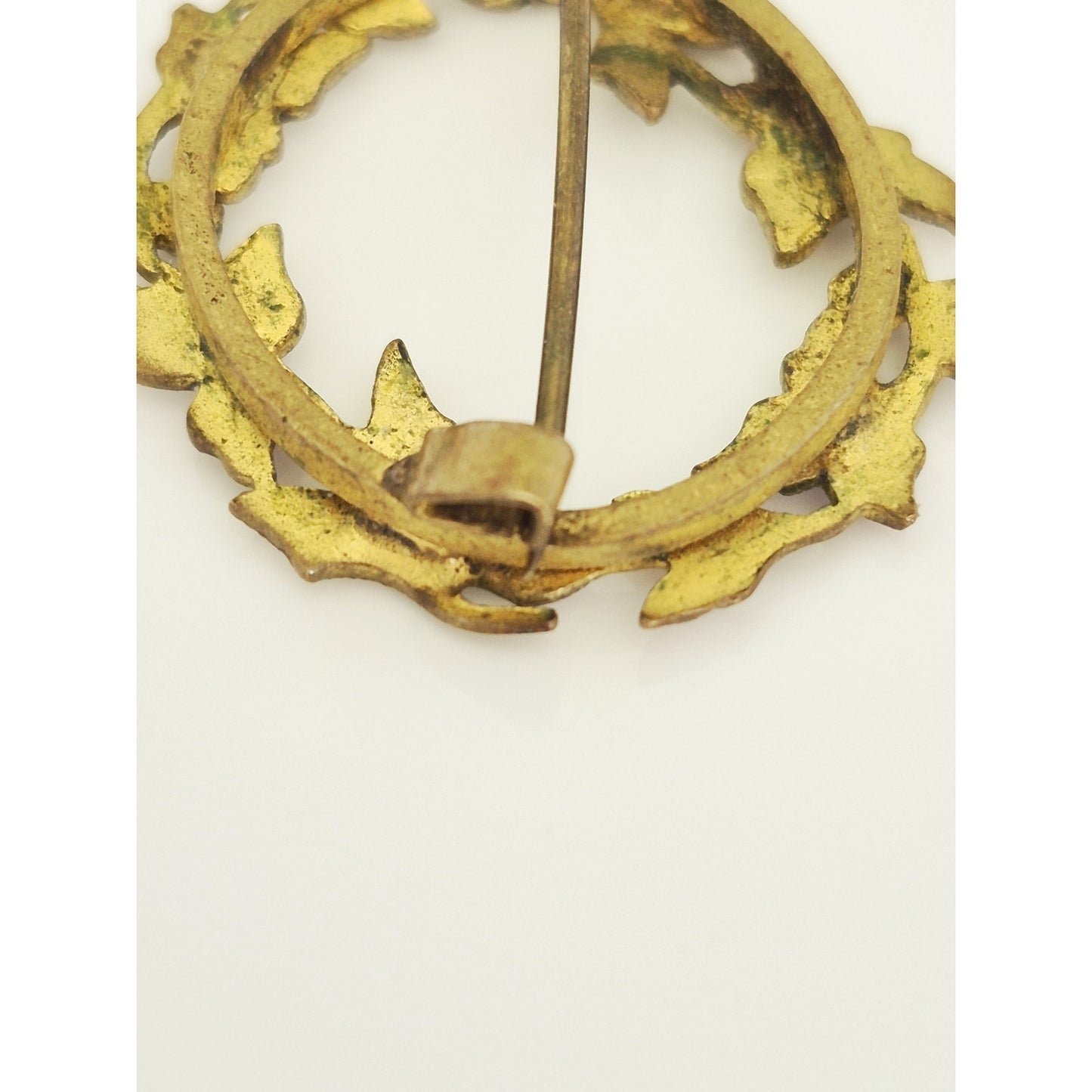 Vintage Mini White Enamel Wreath Brooch