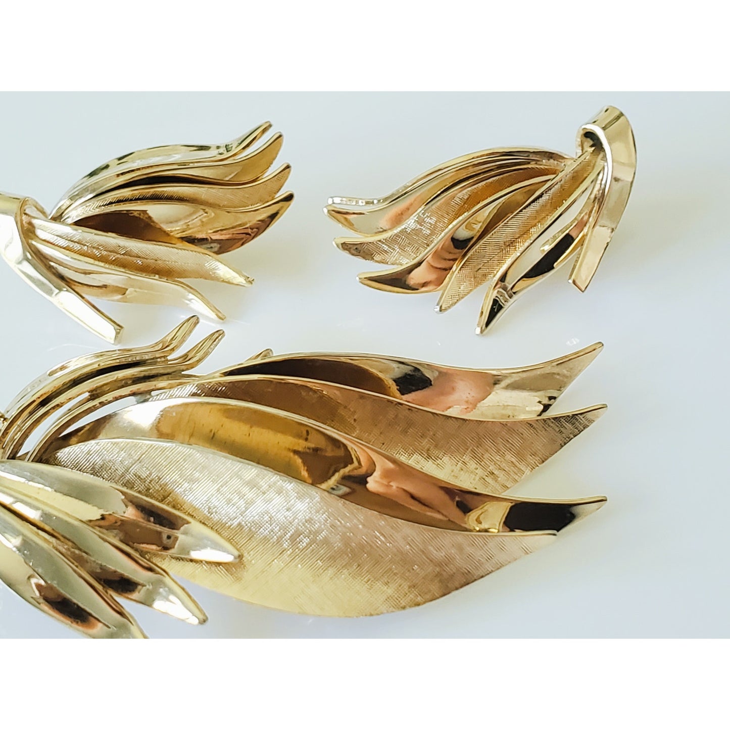 Vintage Mid Century Gold Tone Feather Brooch and Earring Set